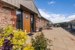 Waterside Apartment - 9