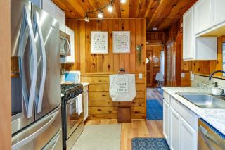 Fire Pit, Deck and Grill Cozy Twain Harte Cabin! - Twain Harte - 3