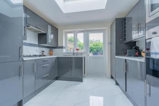 Charming 1-Bed House, Guests 4, FREE Wi-Fi with Private Garden and Free Parking - 7