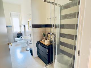 Elegant Apartment in City Center - 6