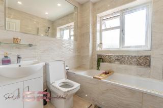 Rush House by SR Short Lets & Serviced Accommodation Heathrow Windsor - Perfect for Monthly Stay Relocation & Business Contractors Big Groups - 5