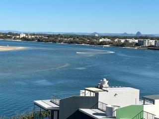 Exclusive Apartment with Ocean Views - Caloundra - 1