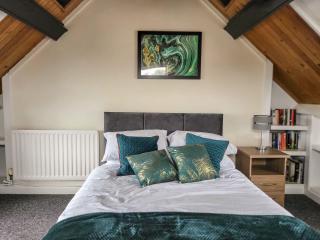 Cosy seaside town cottage with private garden - Cardigan - 7