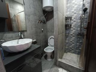 Crimson Serenity Appartment - 1