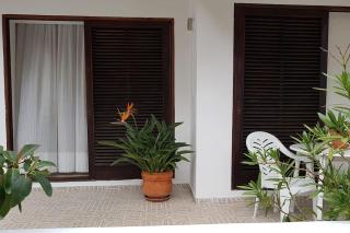Apartamento Luminoso con Patio y Jardín - 9
