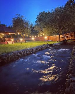 Horace Guesthouse POOL & HOT TUB & BIKES & RIVER - Dejani - 3