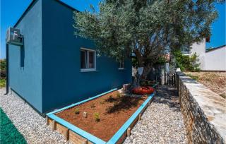 1 Bedroom Nice Home In Peroj - 4