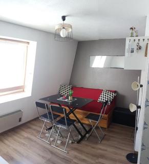 Charmant studio refait à neuf - La Foux - 0