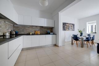 Seaside Bliss - 3BR Holiday Apartment Sliema - Sliema - 6