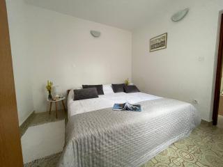 Apartments Miki, Okrug Gornji, Trogir - Trogir - 2