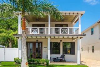 Beach-town Pet-Friendly Downtown Home @ 10 acre Park-629 - Sarasota - 3