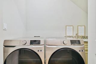 Beach-town Pet-Friendly Downtown Home @ 10 acre Park-629 - Sarasota - 2