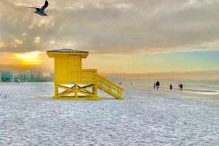 Beach-town Pet-Friendly Downtown Home @ 10 acre Park-629 - 5