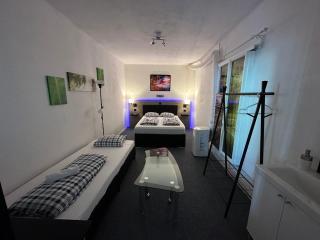 HOSTEL LOVELY ROOMS, city center, shared Bathroom, windows to corridor - Villach - 8