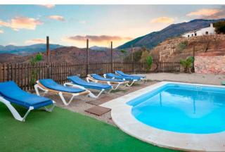 La Viña de la Tireta Casa Rural con impresionantes vistas, chimenea, barbacoa y piscina a 20 min de la costa - 1