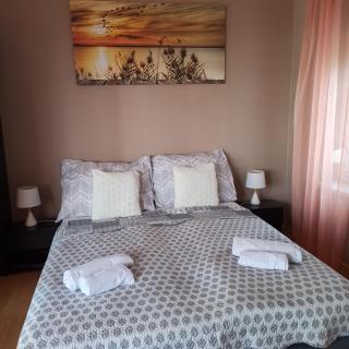 Peppy Apartment & Pool - 9