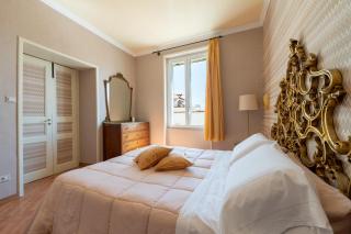 Amalpha Domus 100 sqm Apt with AC WiFi and balcony - 3rd floor, 50 steps in the Building - 2