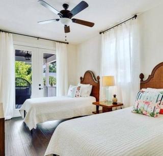 Beach Downtown Pet-friendly @ The Park Home-635 - Sarasota - 7