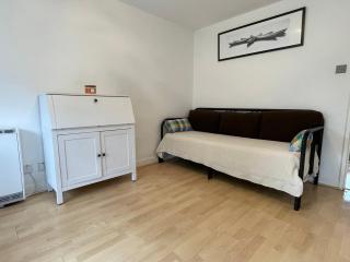 Surrey Docks London near Canada Water Easy Access to Canary Wharf Pier - London - 3