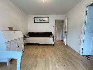Surrey Docks London near Canada Water Easy Access to Canary Wharf Pier - 1