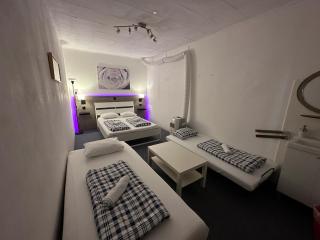 HOSTEL LOVELY ROOMS, city center, shared Bathroom, windows to corridor - Villach - 6