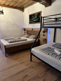 HOSTEL LOVELY ROOMS, city center, shared Bathroom, windows to corridor - Villach - 4