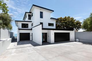 Oakura Beach Front Apartments - 0