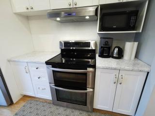 House with driveway parking,from Montreal DT 15min - 2