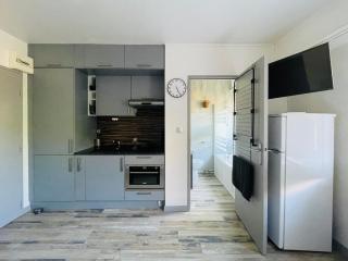 DnN - Stylish Studio - free WiFi, Netflix and parking - min away to Basel and Airport - dishwasher, washing machine - Saint-Louis - 3