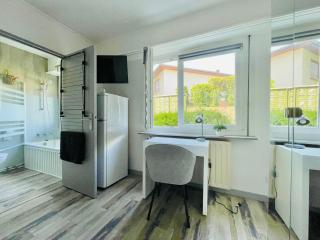 DnN - Stylish Studio - free WiFi, Netflix and parking - min away to Basel and Airport - dishwasher, washing machine - Saint-Louis - 1