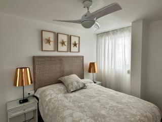 Apartamento mediterraneo, muy centrico, en Plaza Triangular, soleado, con jardines y piscina y la playa enfrente andando, con parking exterior comunitario - Benidorm - 9