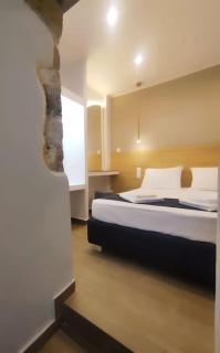 Giorgos & Chara Studio in the Old Port - 5