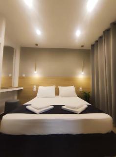 Giorgos & Chara Studio in the Old Port - 7