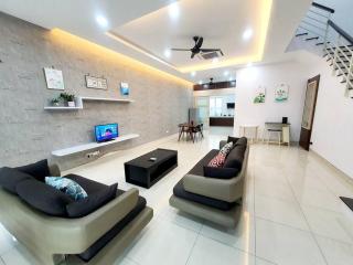 MODERN STYLISH 2STOREY HOUSE 8PAX@ALMA NEAR JUSCO - Bukit Mertajam - 0