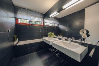 Marvel 2BD Apartment in modern villa with cozy terrace - Prague - 7