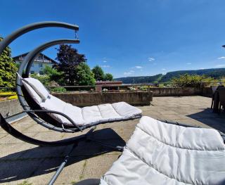 Große Terrasse, Netflix, 5min zum Skilift, 6 Personen, Waldnah, - Schonach - 2