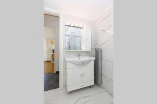 Sunlit 2BR Oasis in Metaxourghio 3min from metro - Athens - 5