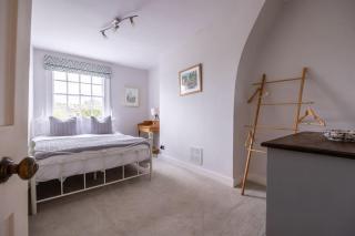 Beautiful & Spacious Retreat in Winchester - 7