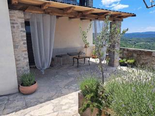 Amazing STUDIO CASA FERMEGLIA with private jacuzzie and perfect panoramic view - Roč - 3