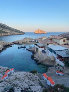 Au cœur du Parc National du Massif des Calanques, la Flibuste des Goudes, Maison 2 chambres, climatisée, jardins, solarium, proche plage, large vue mer - 1