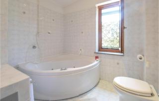 4 Bedroom Lovely Apartment In Nerola - 6