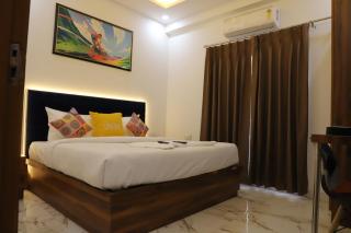 Opulent Inn by Lime Tree Hotels - Grander Noida - 1