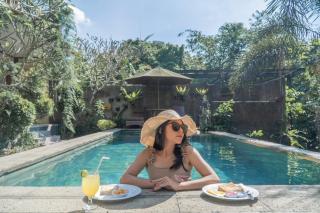 Adipana Bungalow-Balinese Room - Ubud - 9