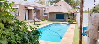Looks cottages self catering apartments - Kasane - 0