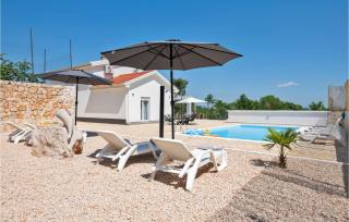 Amazing Home In Zmijavci - 1