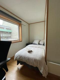City Center Stylish Loft - 7