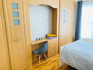 Entire 4 bedroom House - EV POINT & FREE PARKING - Liverpool - 2