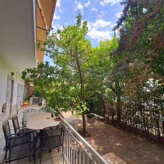 20' from the airport,20' from the center of Athens - 5