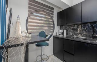 Beautiful Apartment In Makarska - Makarska - 8