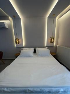 Meteora Gold and Glass - 6